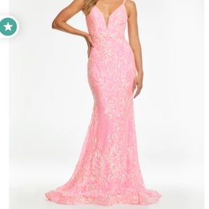 Selling my Ashley Lauren! Size 4 in a baby pink/ style #11113